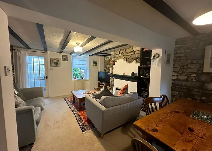 Nutshell Cottage